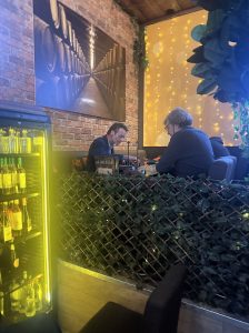 Wieringa-Bosboom in café Eighty-Four