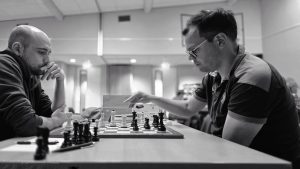 Maarten (bijnaam: ’t Henneke) legt de laatste hand aan een noodzakelijke overwinning op Michal