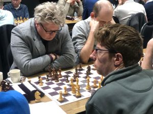 Mooie foto van Hans spelend tegen Fabian
